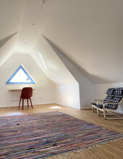 Dachboden mit Arbeitsplatz