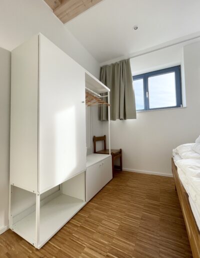 Kleiderschrank im Schlafzimmer